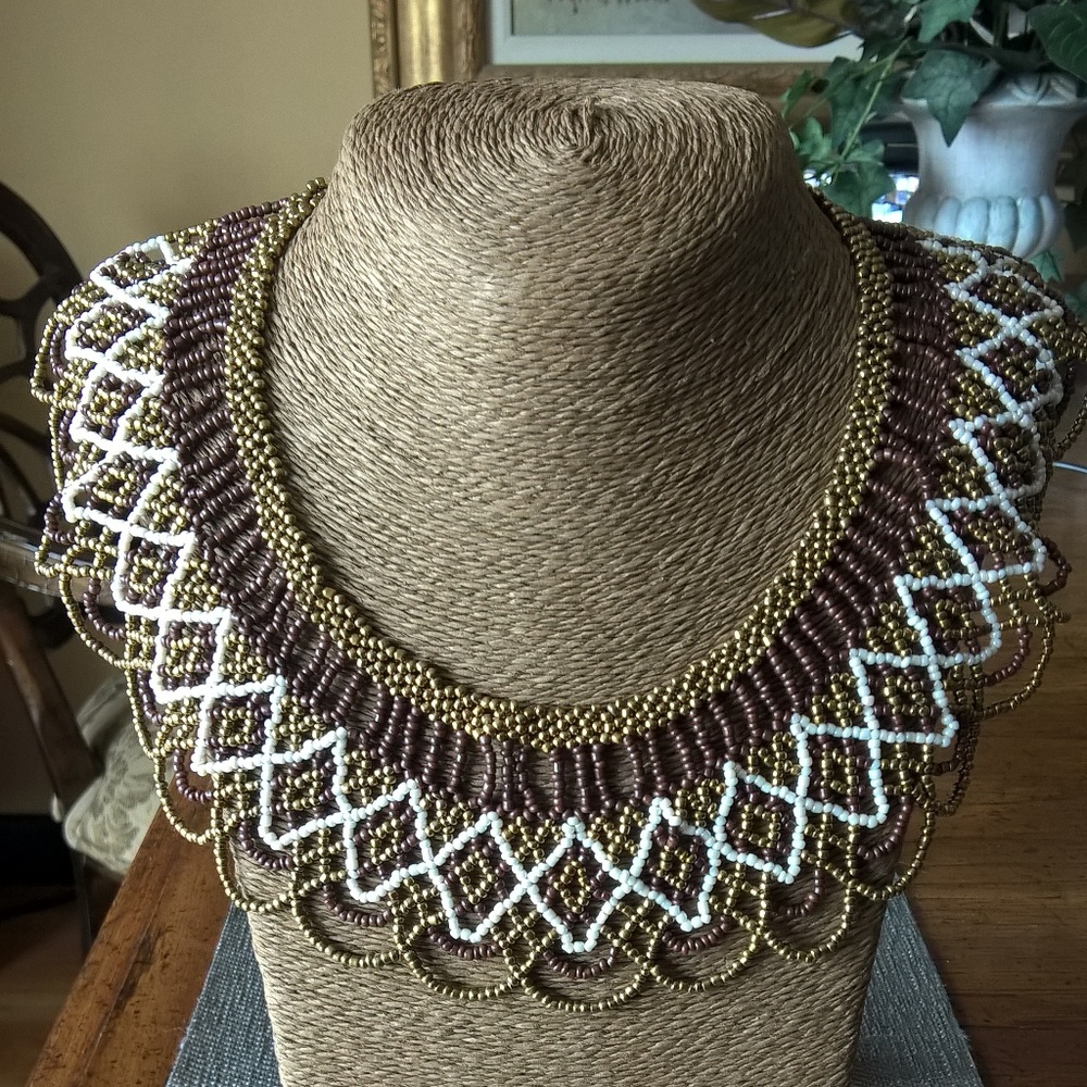 ARTISANAL WOVEN BEADED NECKLACE
